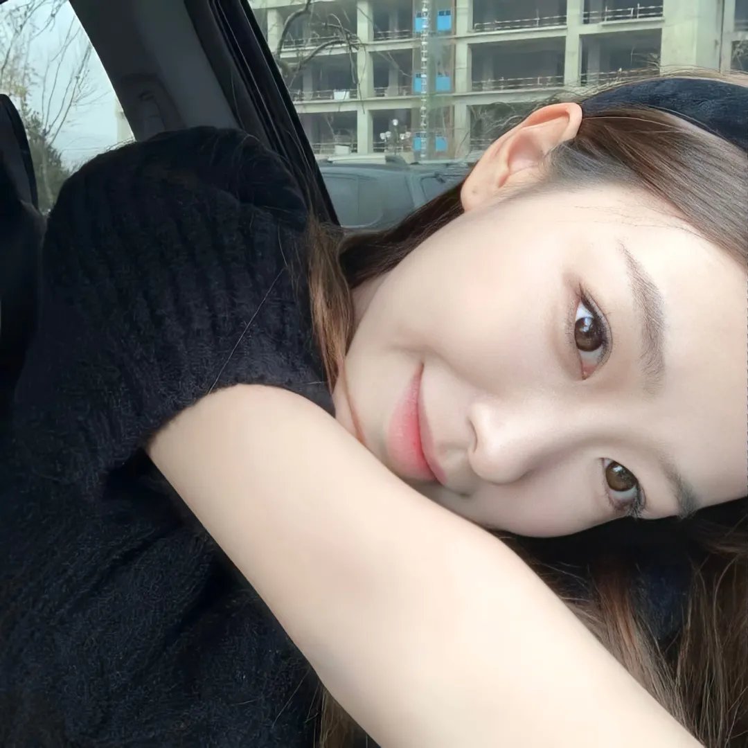 你一个企业家，亲自给顾客开车门